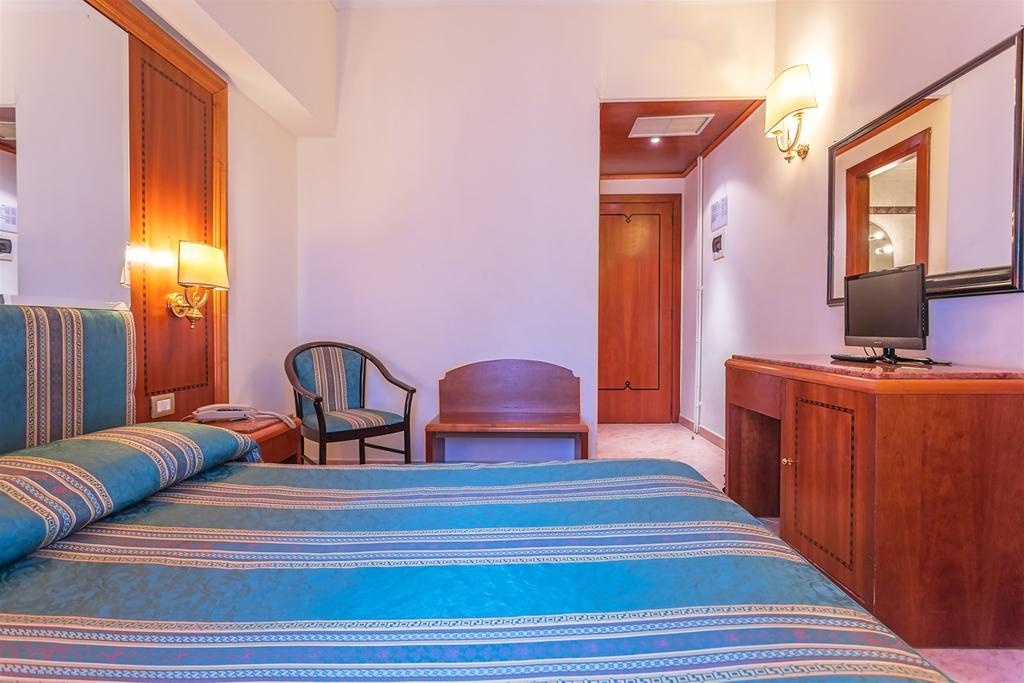 Standard Double or Twin Room,190176829:JPEG