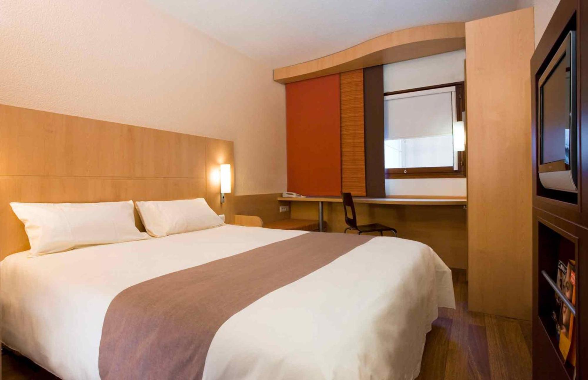Room for 1 to 2 persons,192197158:JPEG