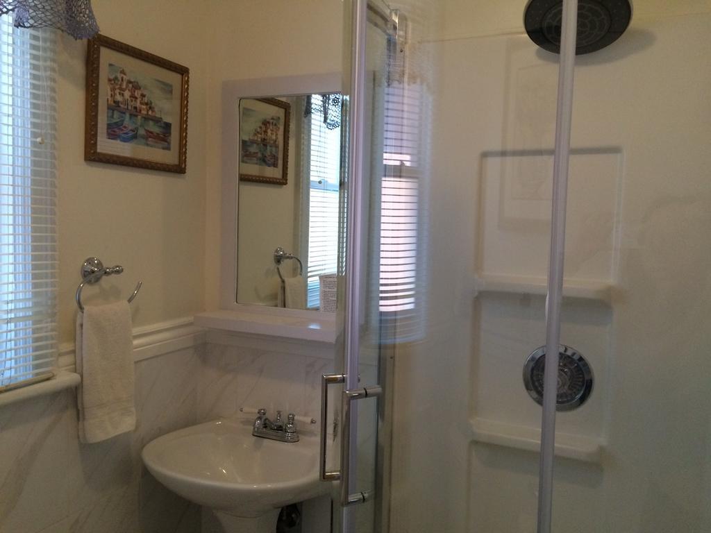 Chambre avec Lit Queen-Size et Salle de Bains Externe Privative