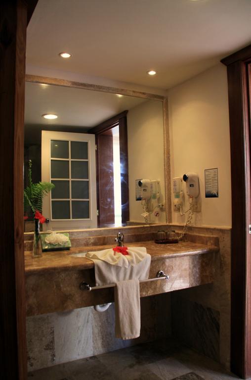 Quarto Duplo com Vista para o Mar (2 Adultos + 1 Criança)