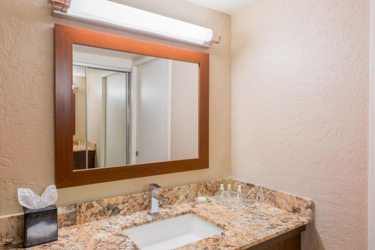 Standard King Room,1281295384:JPEG