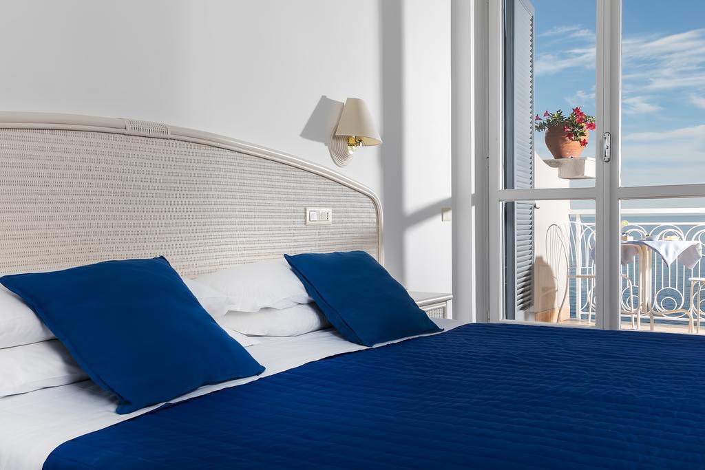 Double or Twin Room with Balcony and Sea View