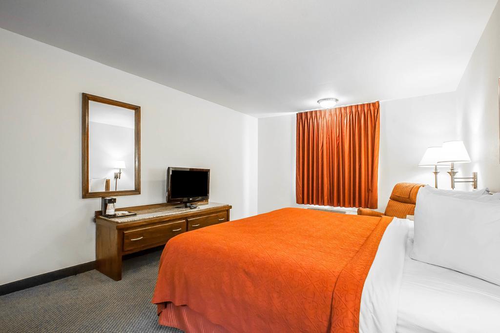 Standard King Room - Non-Smoking