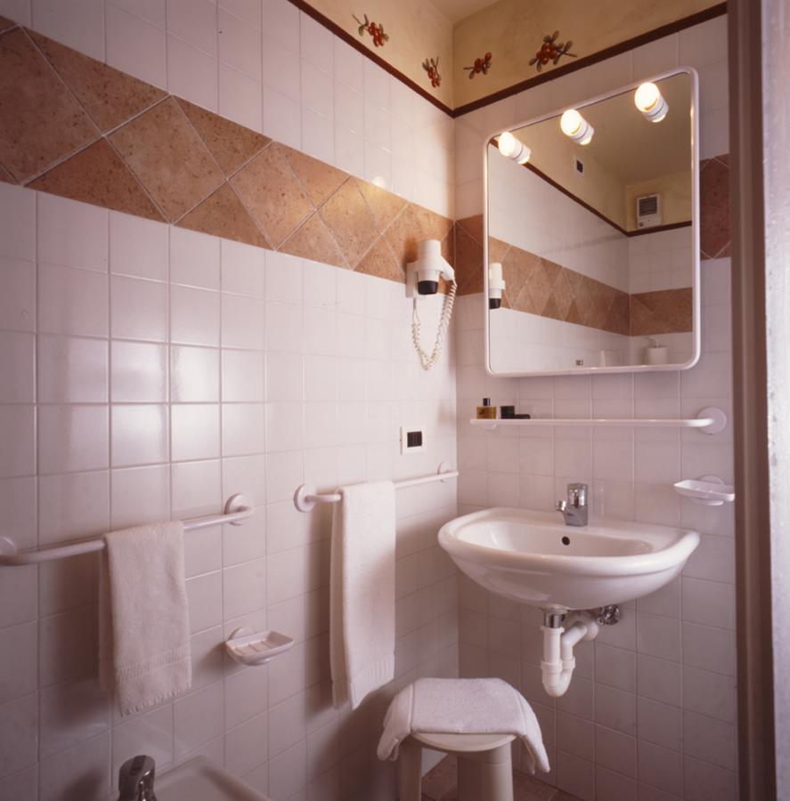 Single Room with Balcony,526140771:JPEG