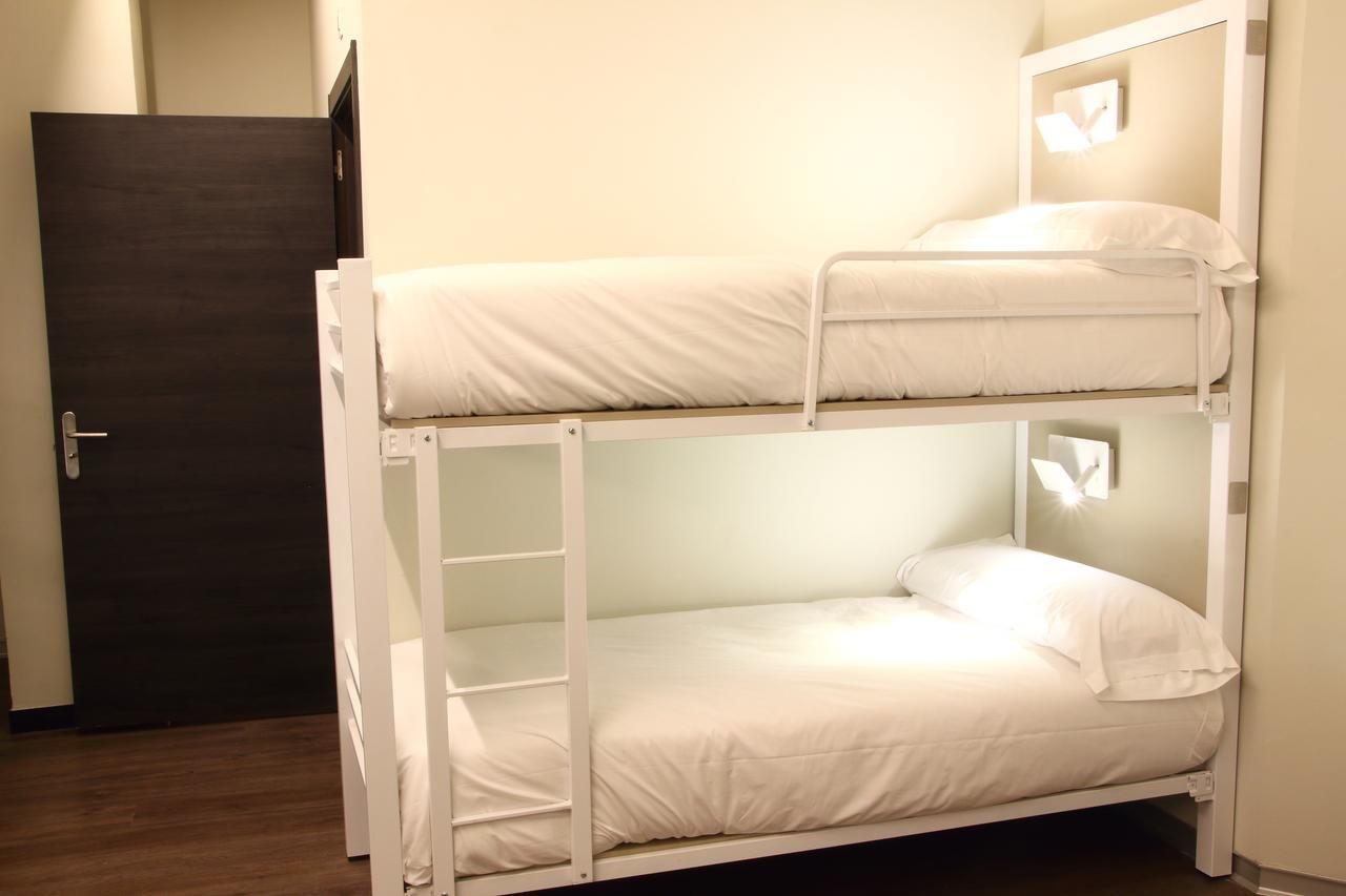 Solo chicas - Litera en habitación compartida femenina de 12 camas con baño privado