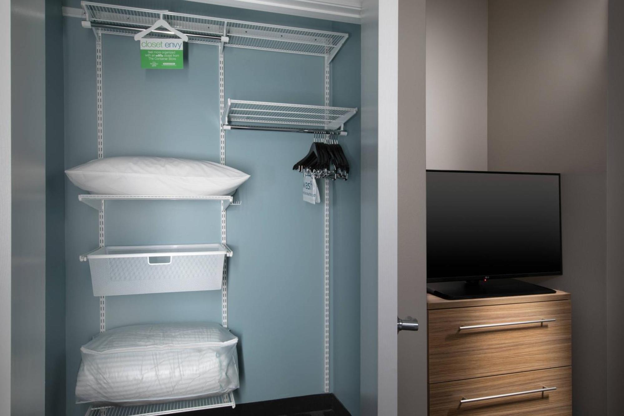 King Studio with Sofa Bed - Hearing Accessible,580972131:JPEG