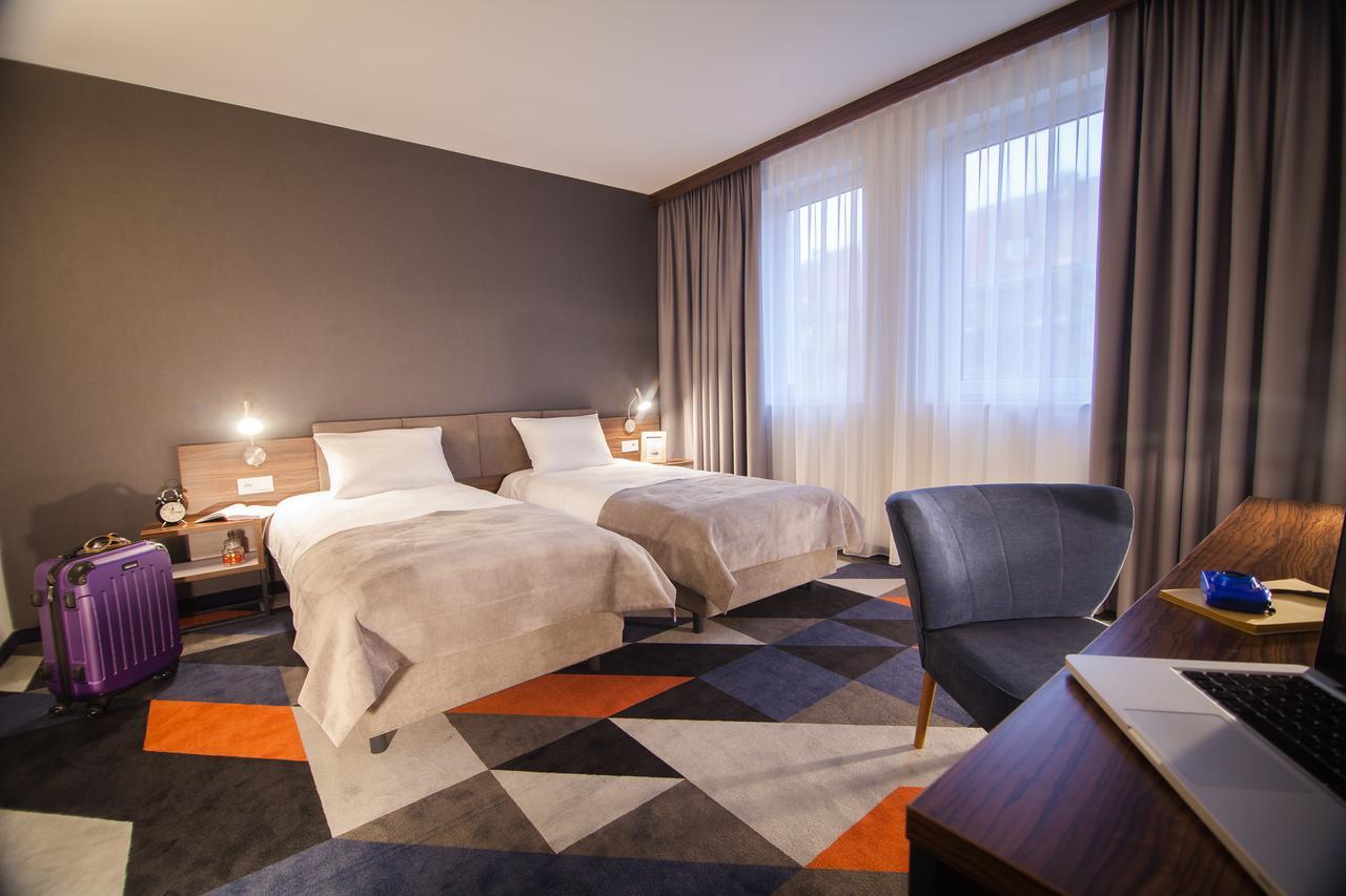 Zweibettzimmer mit eigenem Bad