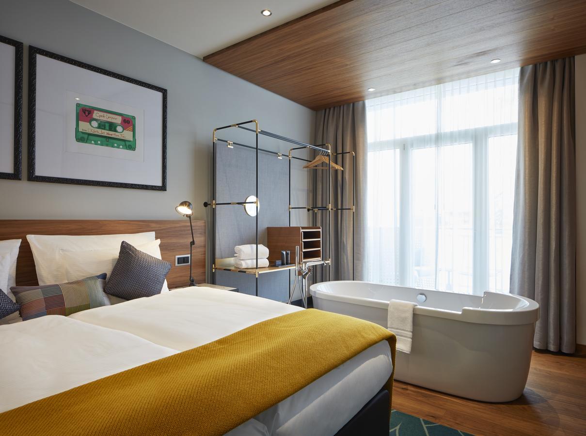 Rock Silver Suite met Kingsize Bed