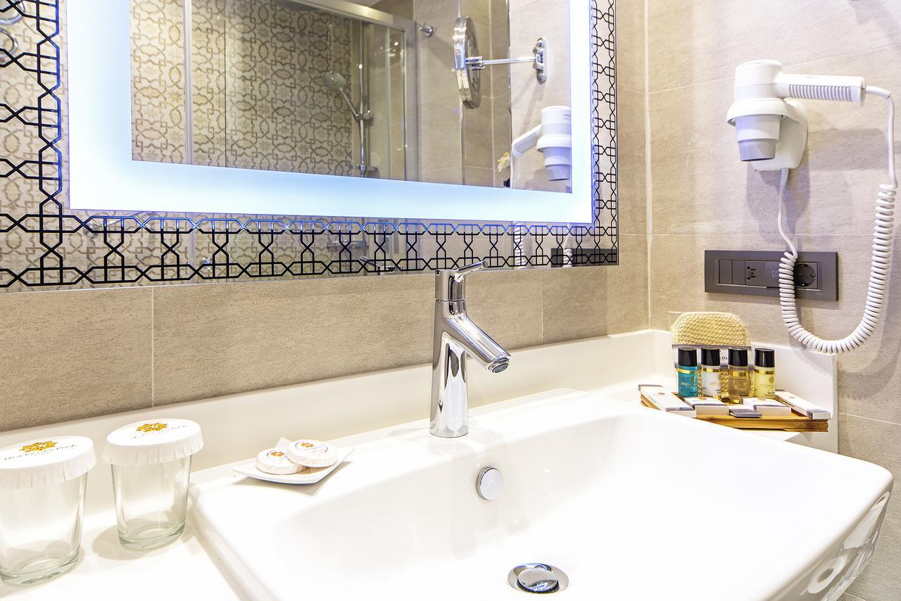 2 Connecting Deluxe Double Rooms with Balcony