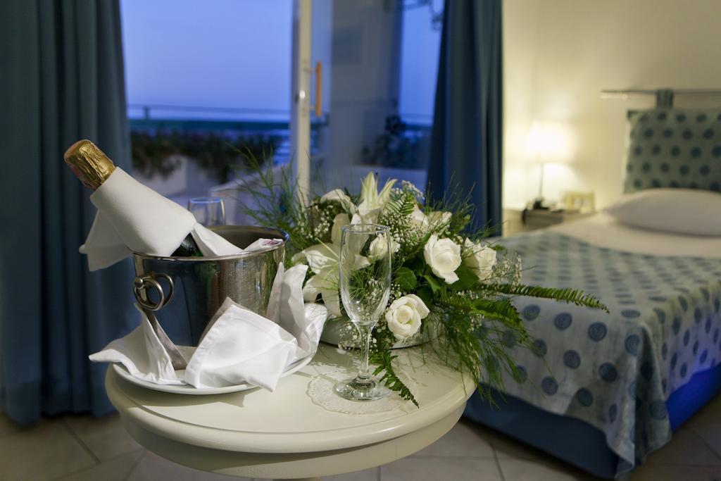 Relax Room with Garden View,1279943650:JPEG