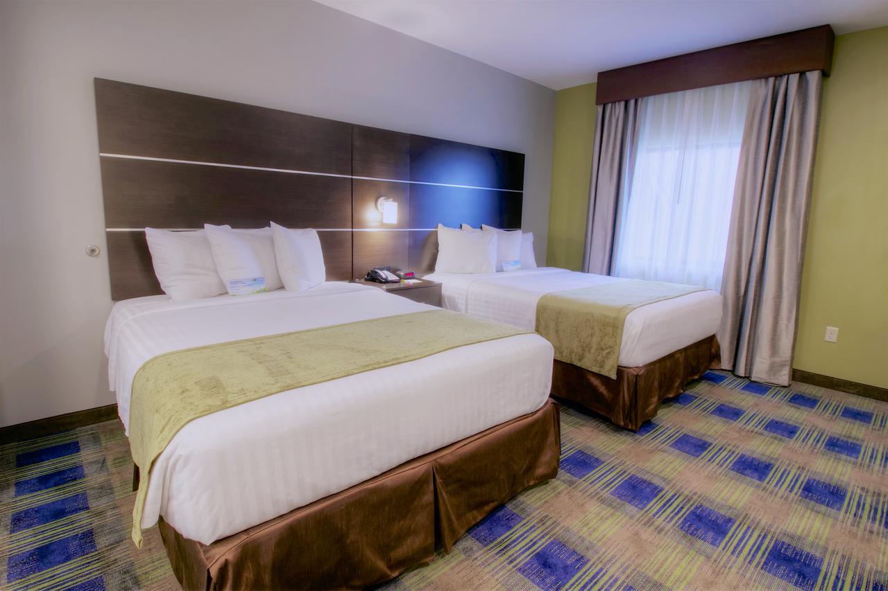 Standard Queen Room with Two Queen Beds,654613713:JPEG