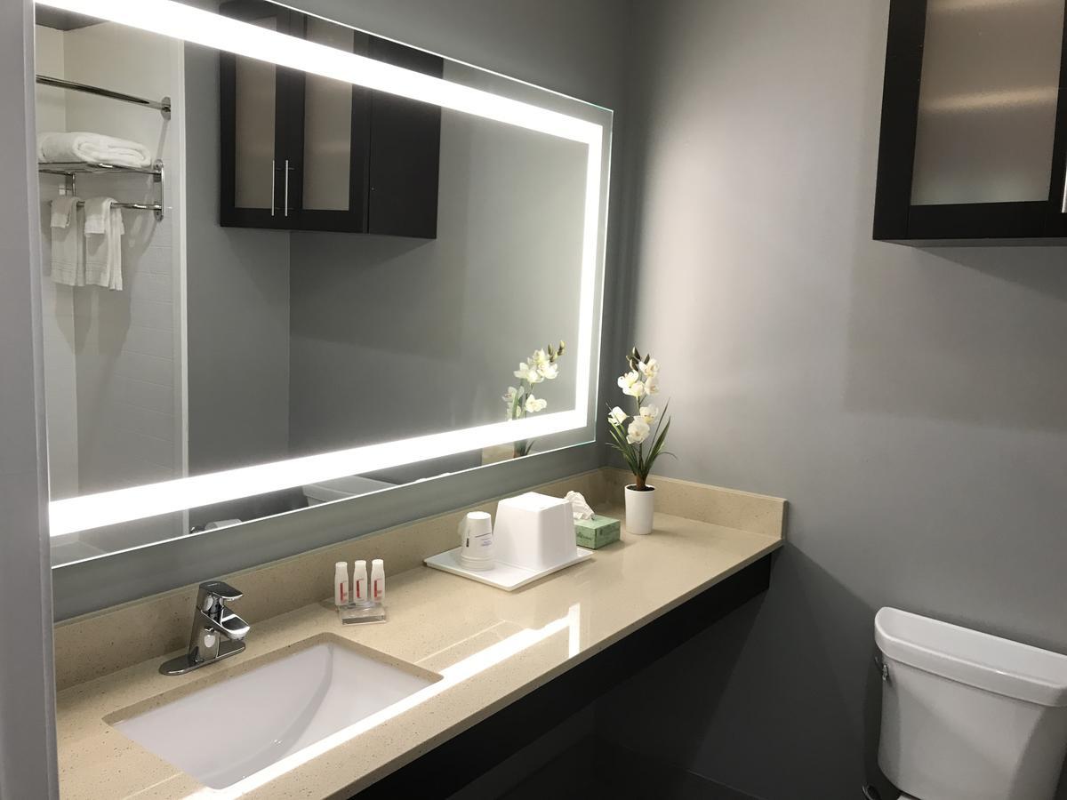 King Room with Bath Tub - Mobility/Hearing Accessible - Non-Smoking,654614076:JPEG