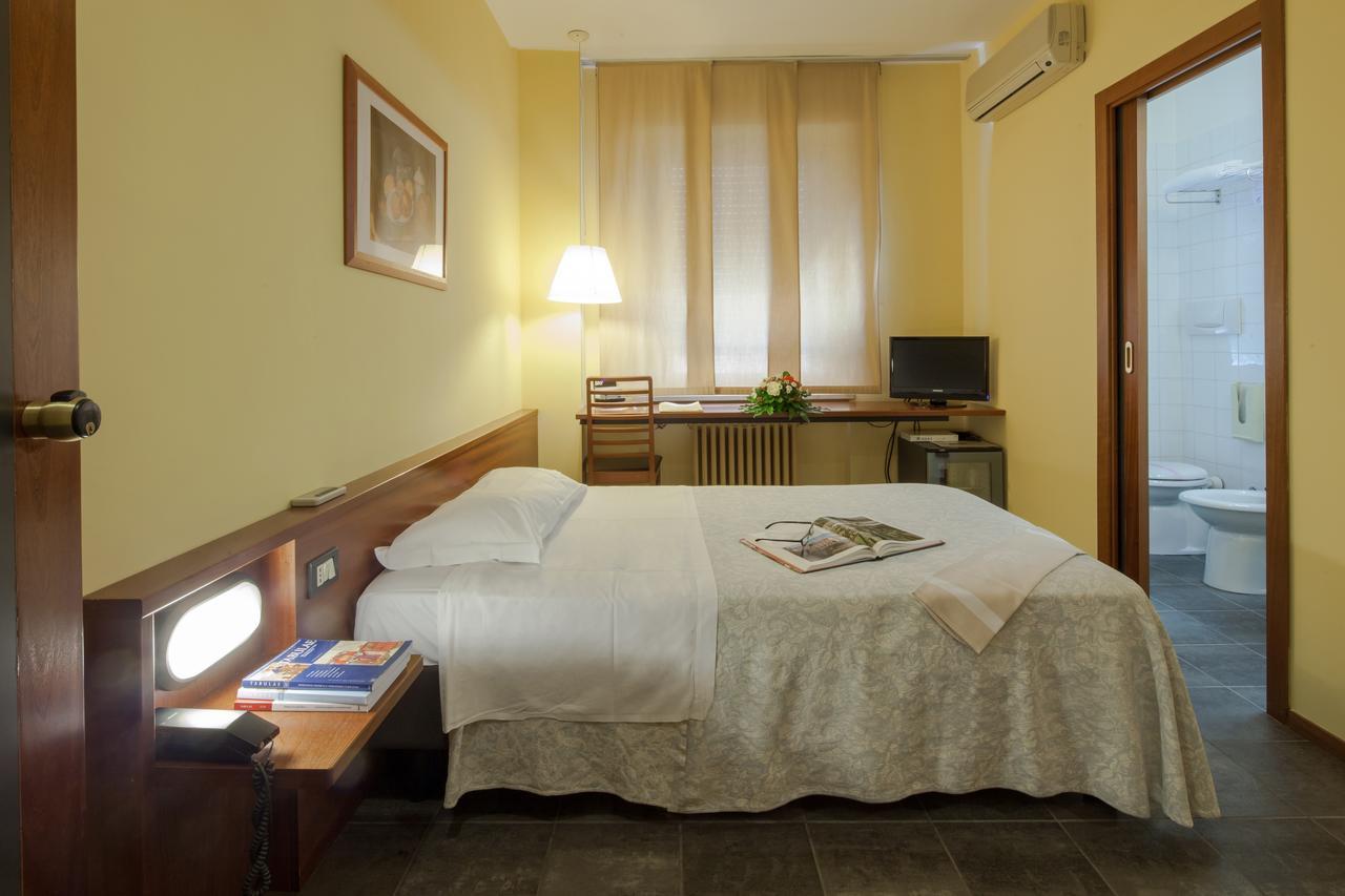 Single Room,692103345:JPEG