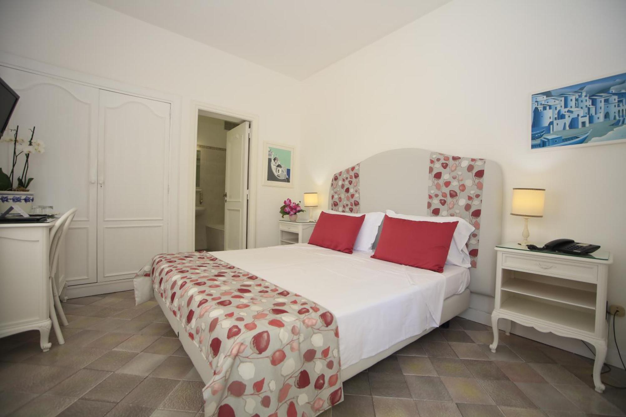 Quarto Econômico com Cama de Casal ou 2 de Solteiro