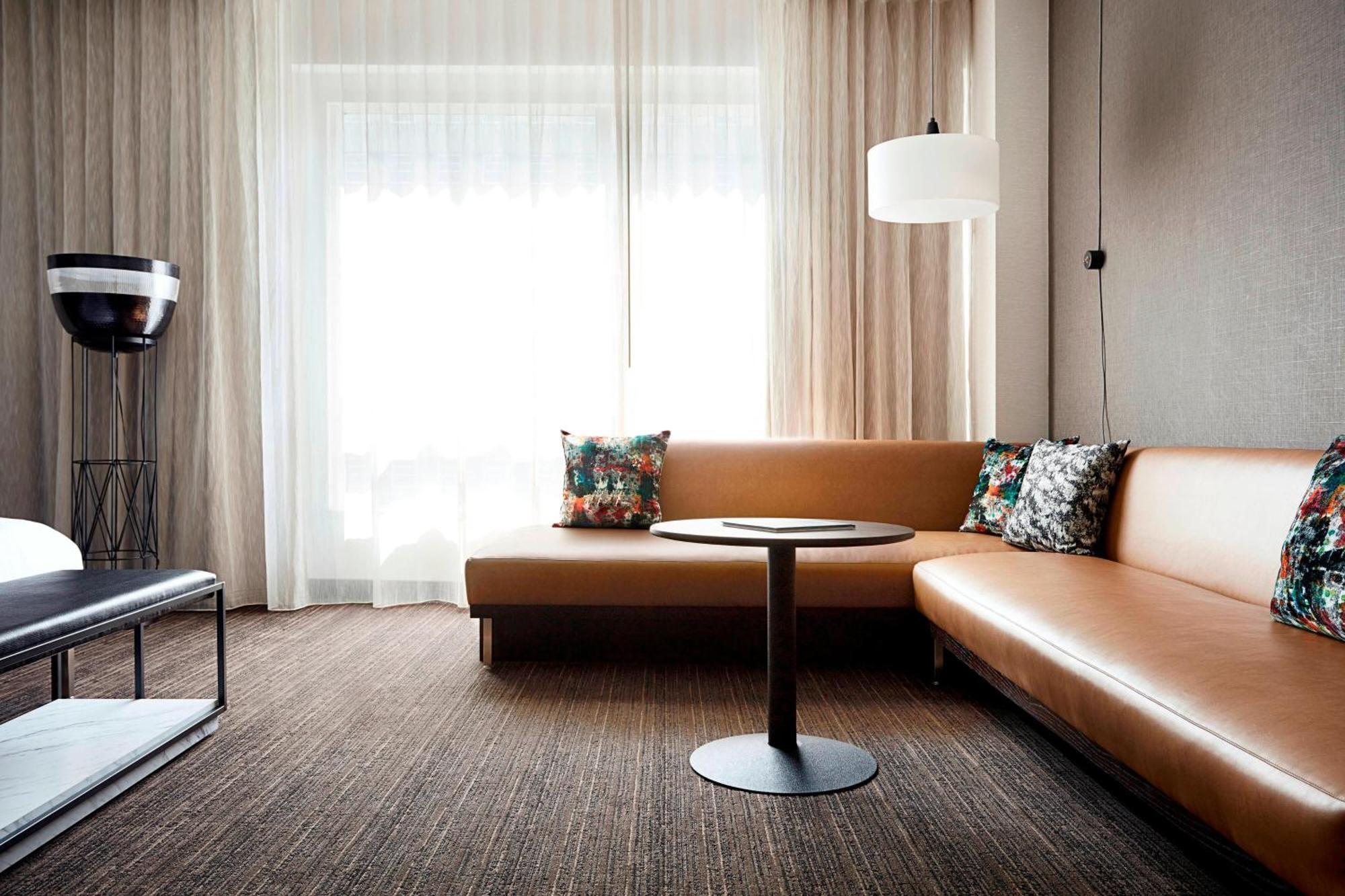 Large Executive King Room,425628228:JPEG