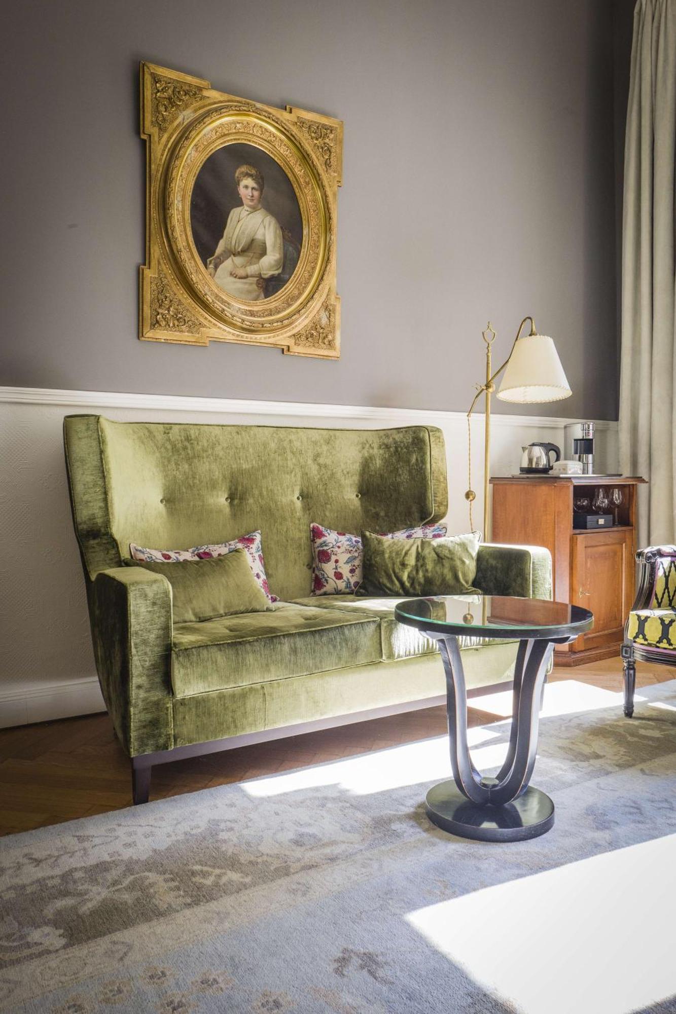 Salon Double Room,1212095500:JPEG