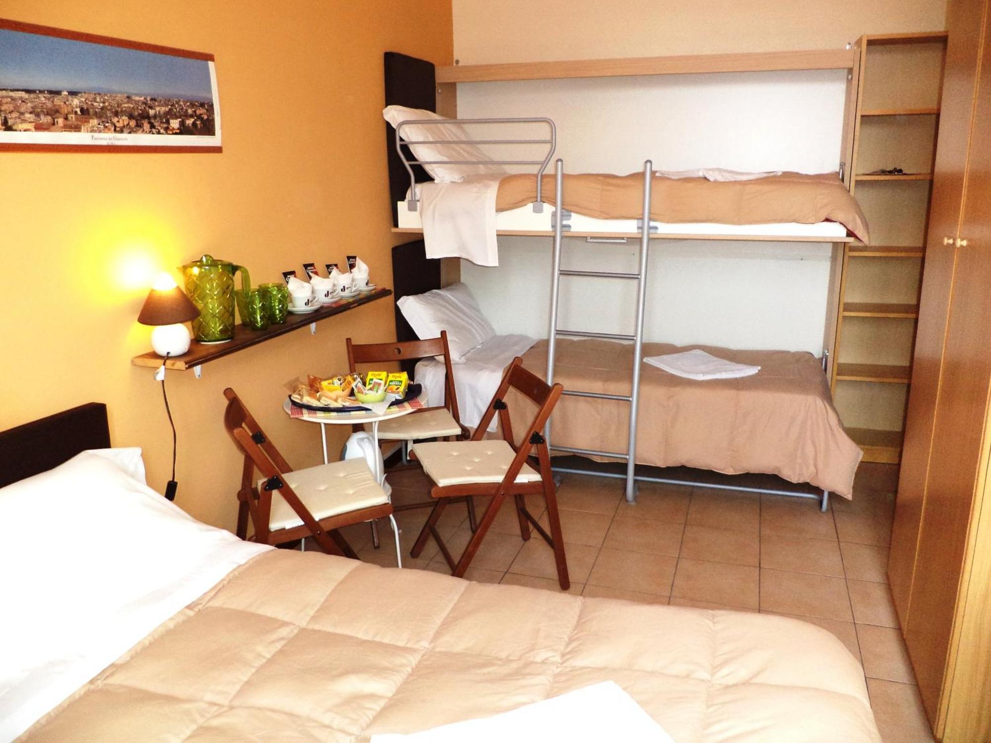 Habitación Cuádruple Económica con literas