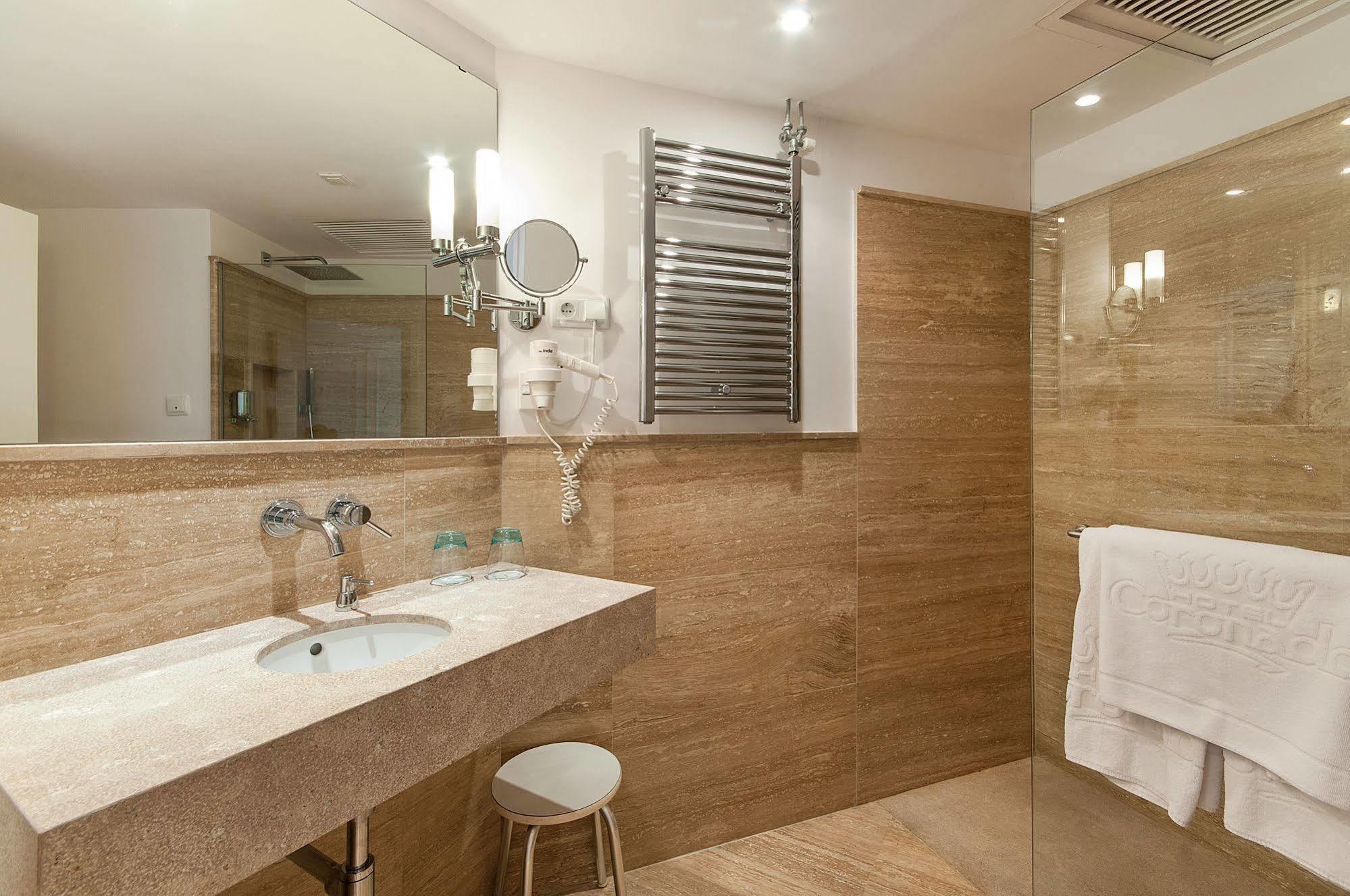 Chambre Supérieure avec Balcon et Vue sur la Mer - Accès au Spa Inclus