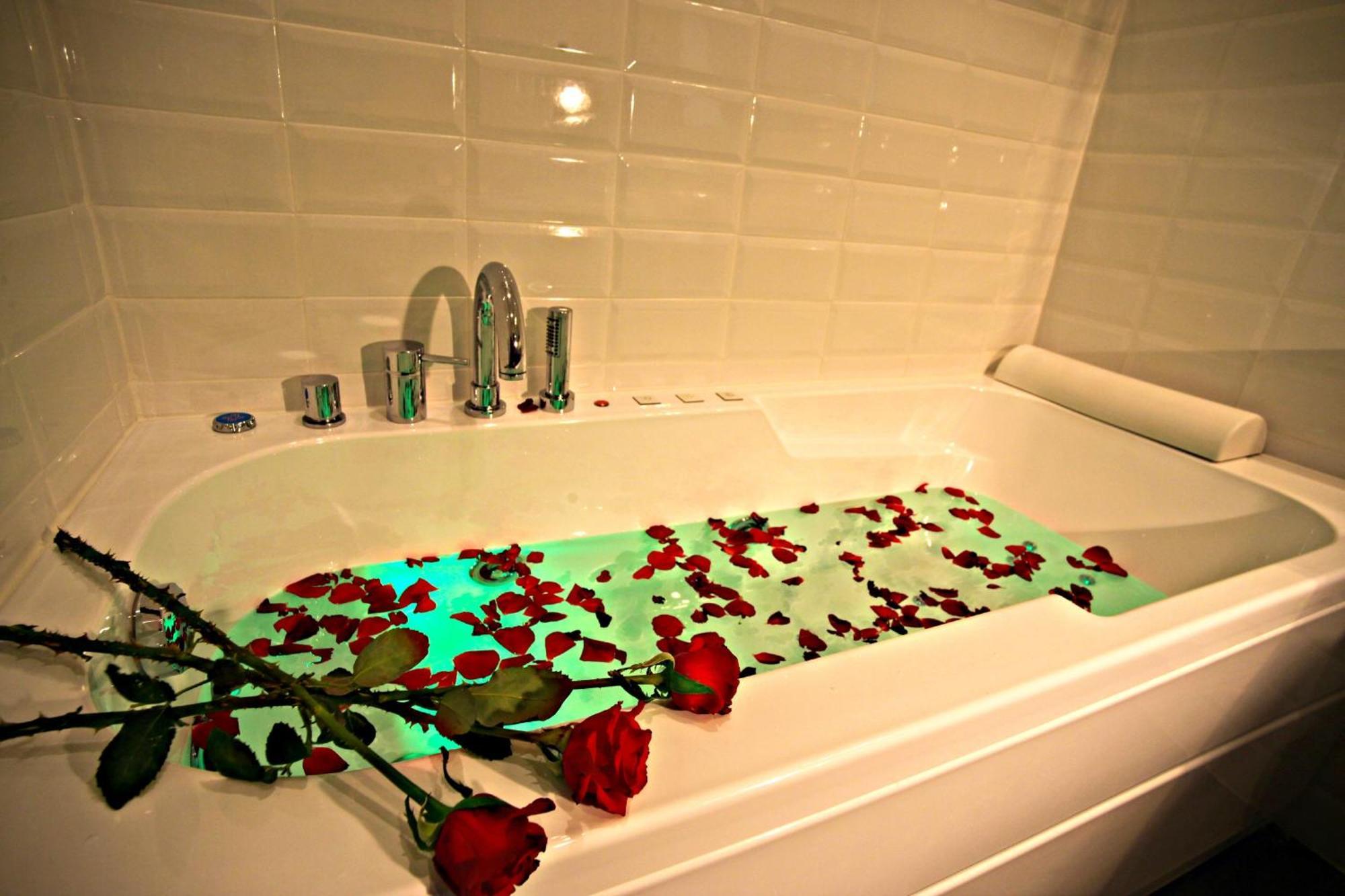 Quarto Deluxe com Banheira de Hidromassagem Individual
