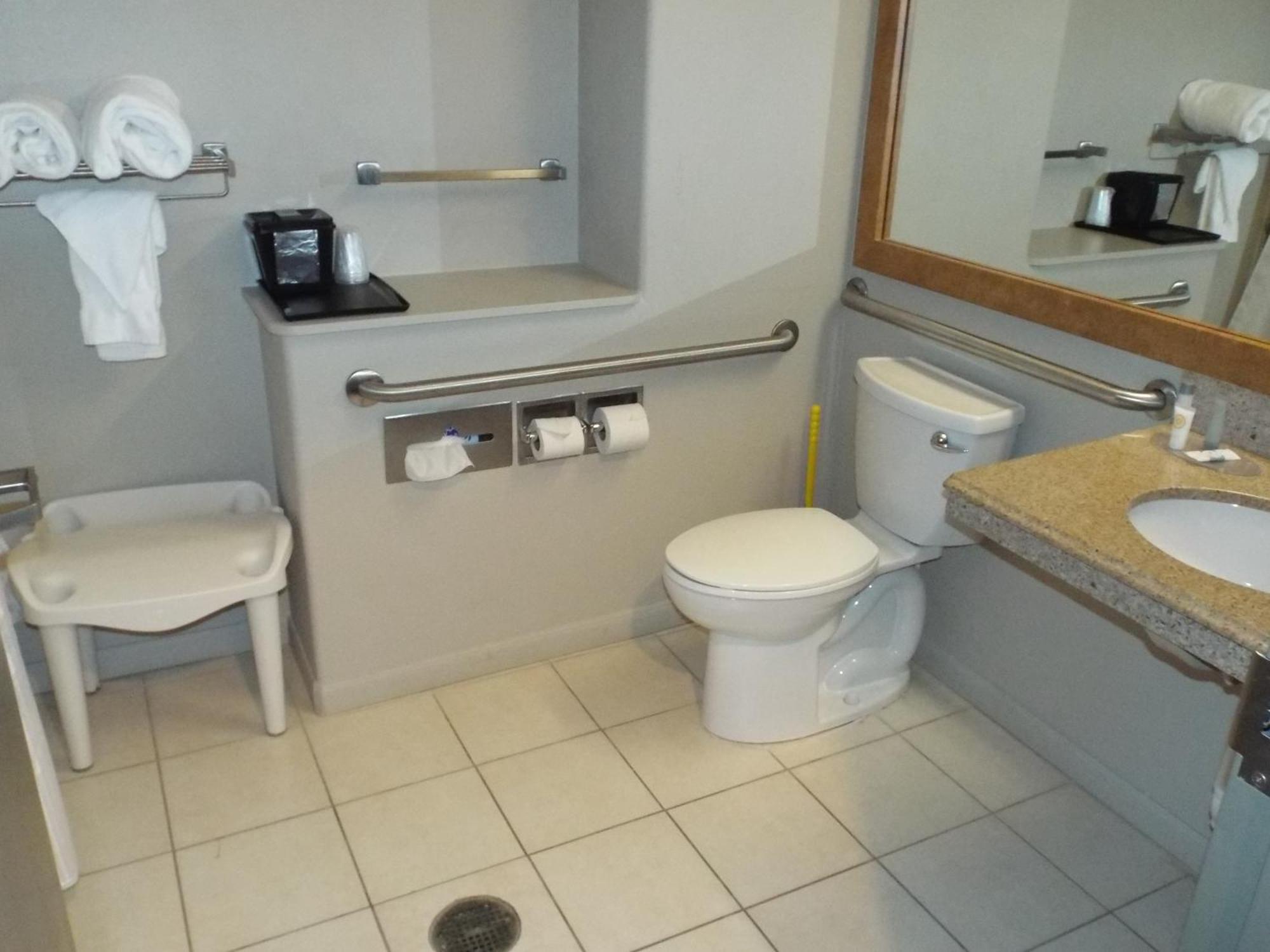 Queen Room with Two Queen Beds and Bath Tub - Mobility/Hearing Access - Non-Smoking
