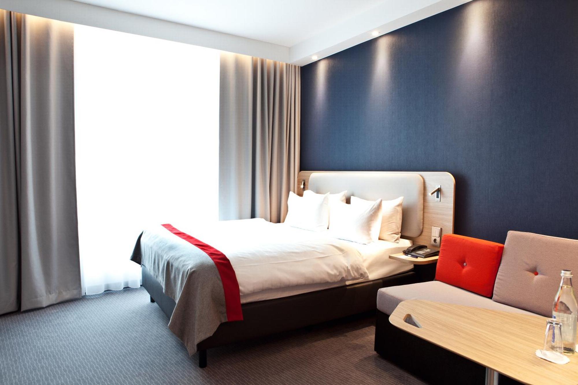 Standard Double Room with Sofa Bed and City View