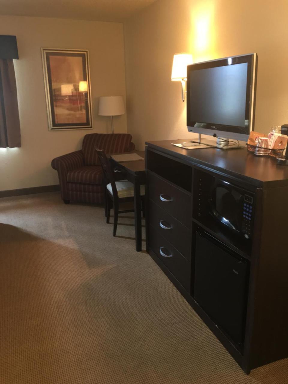 Deluxe King Studio Suite with Jetted Tub - Non-Smoking