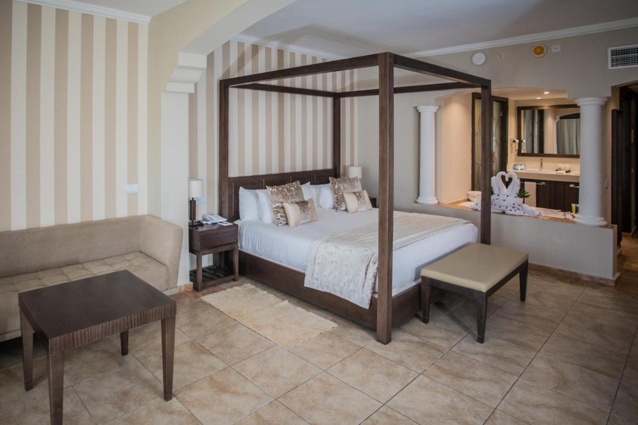 Suite Junior Colonial Club avec Jacuzzi (Réservée aux Adultes) - Connexion Wi-Fi Gratuite