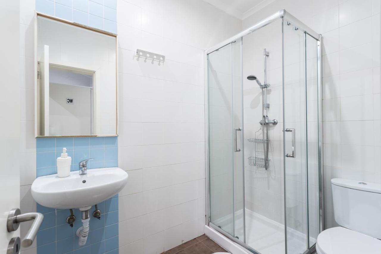 Quarto Individual Standard com Banheiro Compartilhado