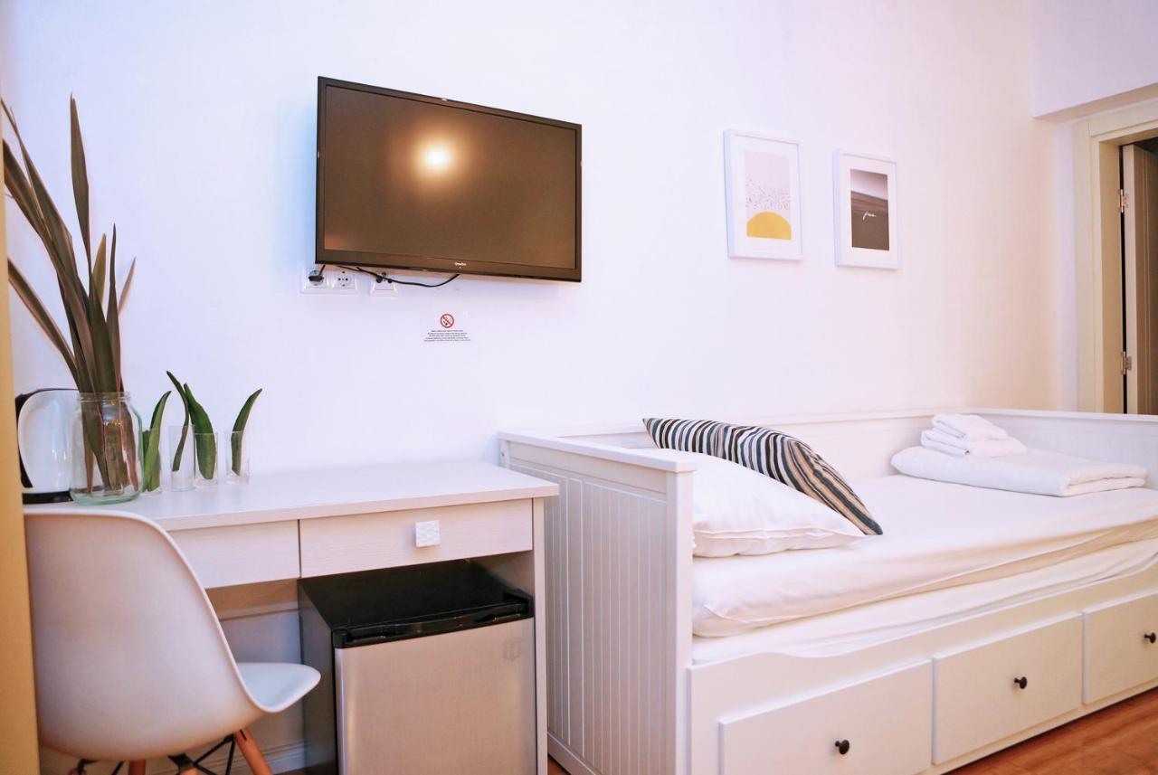 Family Room (2 Adults + 2 Children),776192086:JPEG