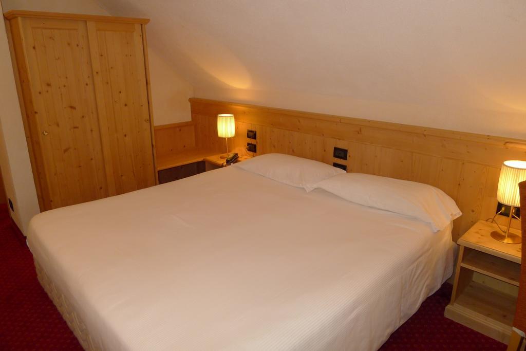 Standard Double Room,79368456:JPEG