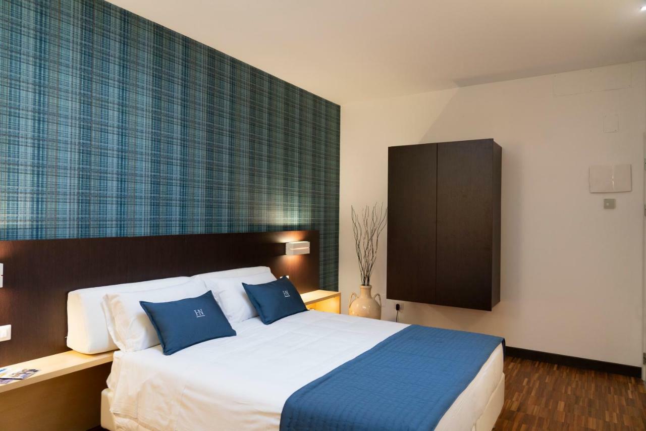 Quarto com Cama de Casal ou 2 de Solteiro
