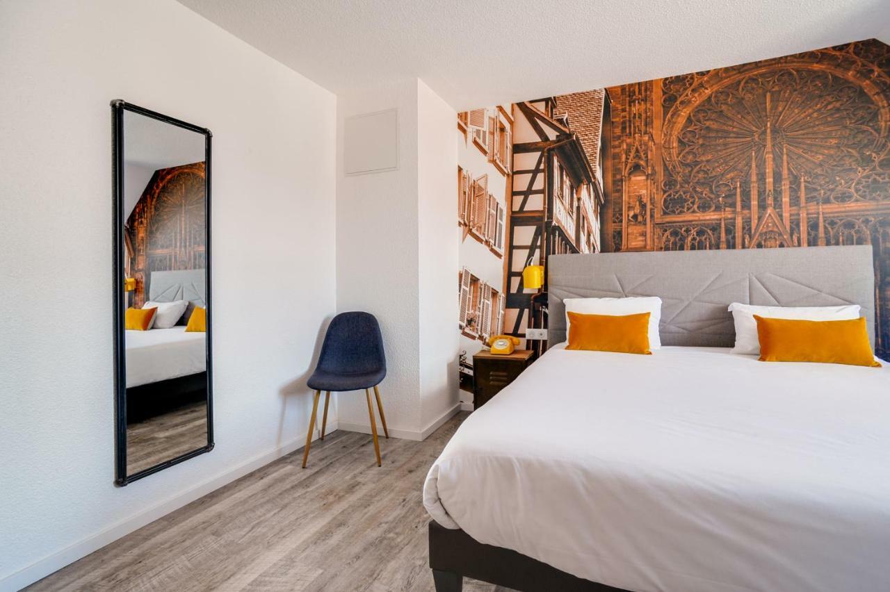 Quadruple Room with 1 Double Bad and 2 Single Beds,836100701:JPEG
