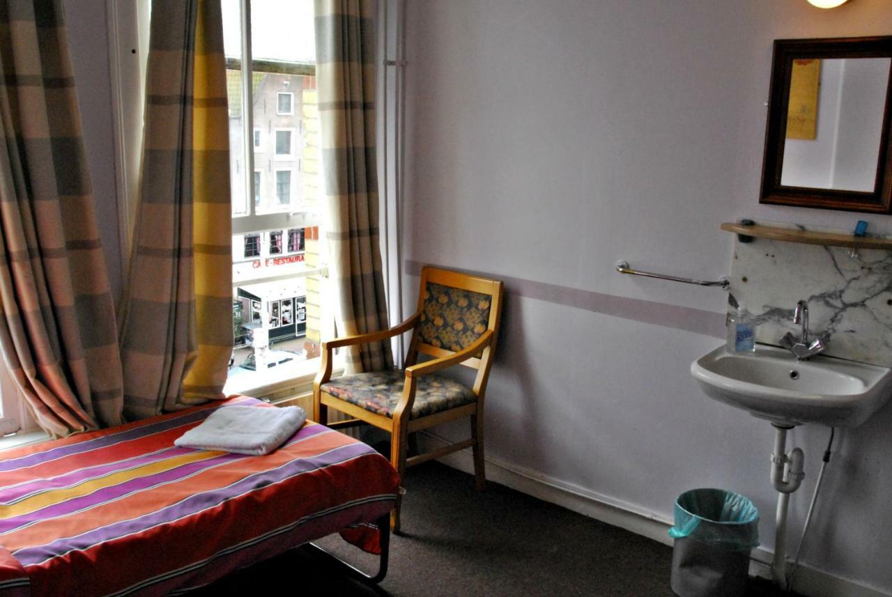 Chambre Triple avec Salle de Bains Commune
