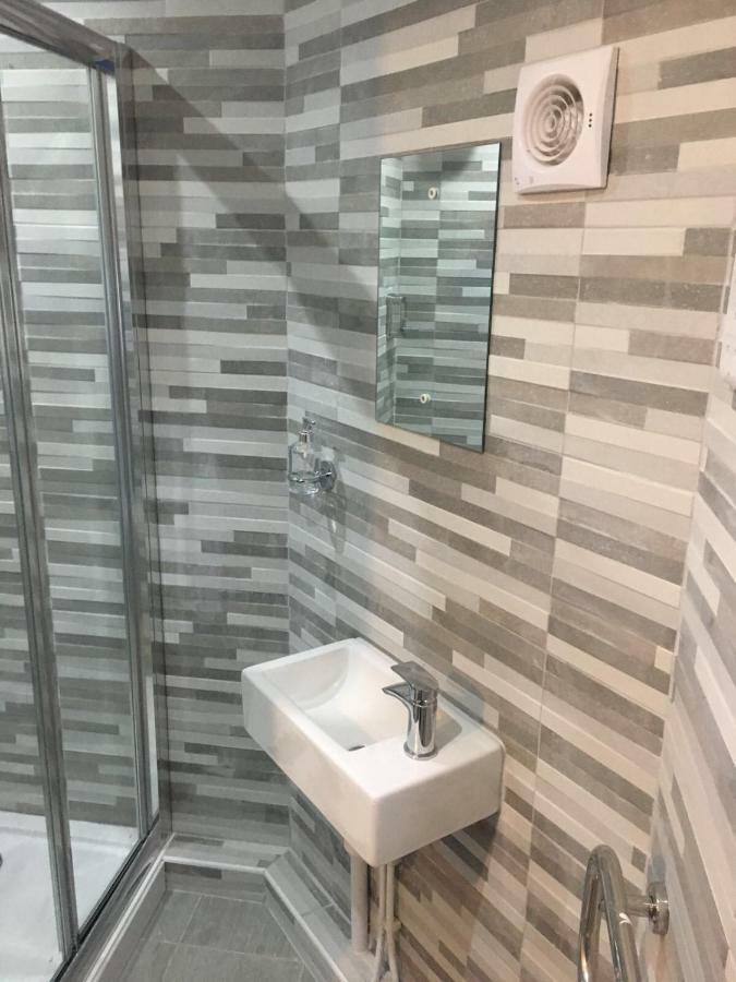 Double Room with Private Bathroom,870219020:JPEG