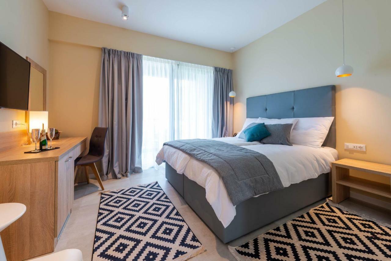 Double Room with Balcony and Sea View,890071810:JPEG