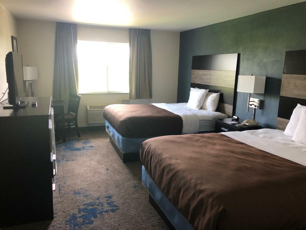 Queen Room with Two Queen Beds - Mobility Access/Non-Smoking,910072054:JPEG