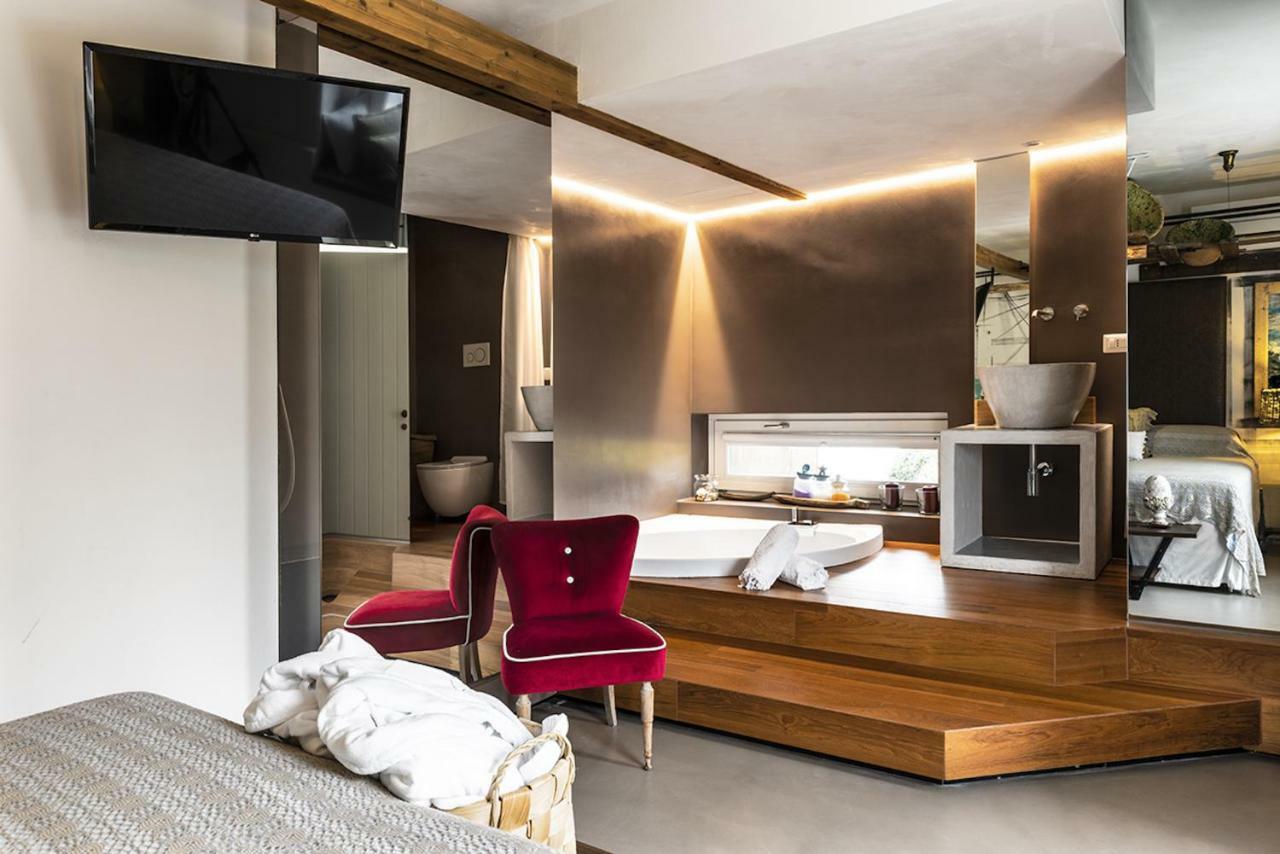 Deluxe Suite with Spa Bath,901860829:JPEG