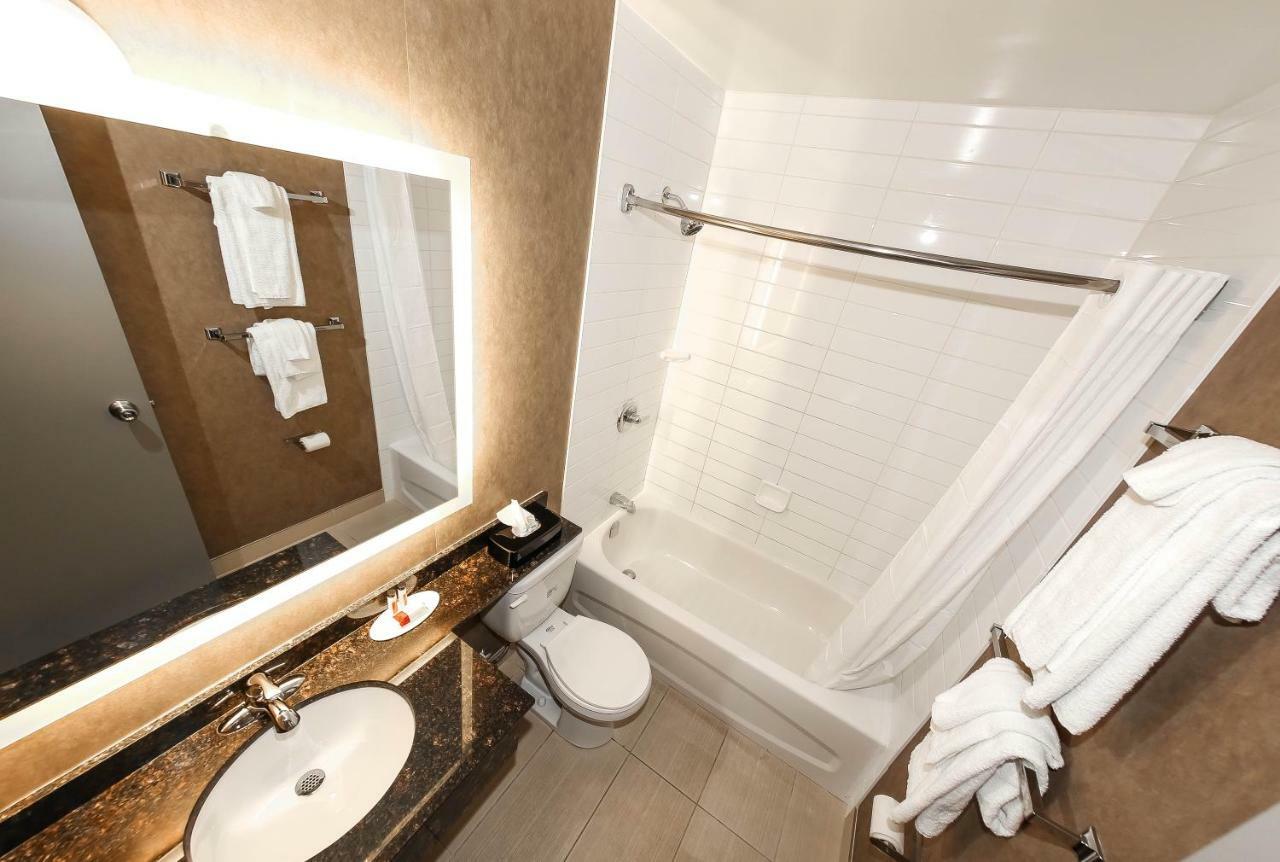 Queen Room with Two Queen Beds - Ground Floor/Non-Smoking/Outdoor Private Entrance