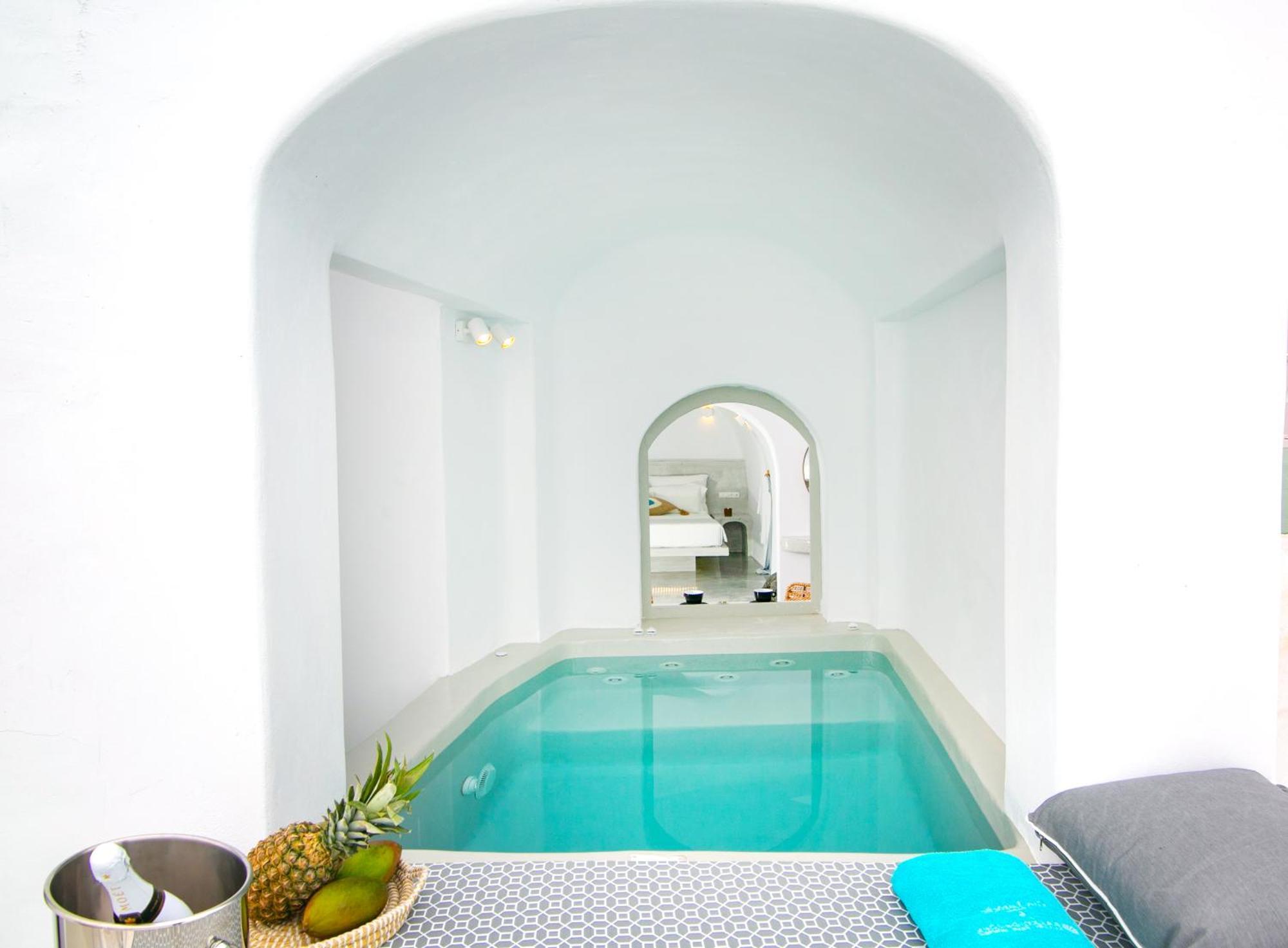 White Dome Suite Plunge Pool,1164984012:JPEG