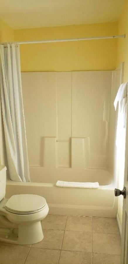Deluxe Queen Suite with Mini-kitchen