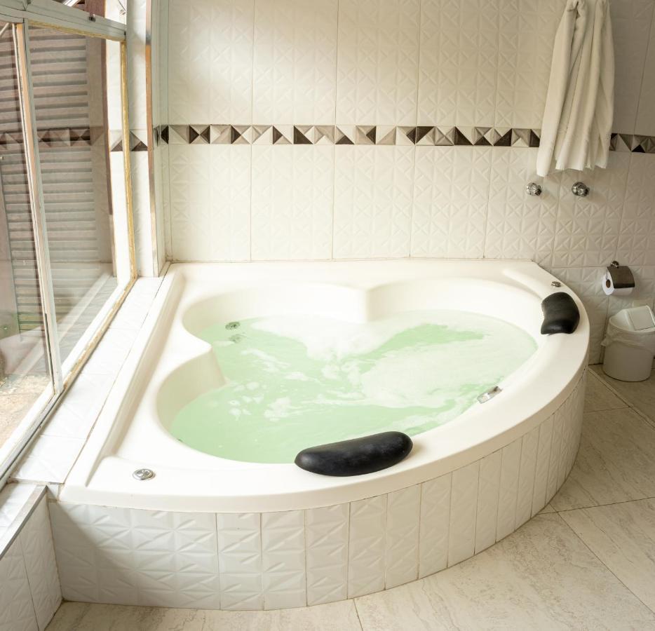 Suite Deluxe com Banheira de Hidromassagem