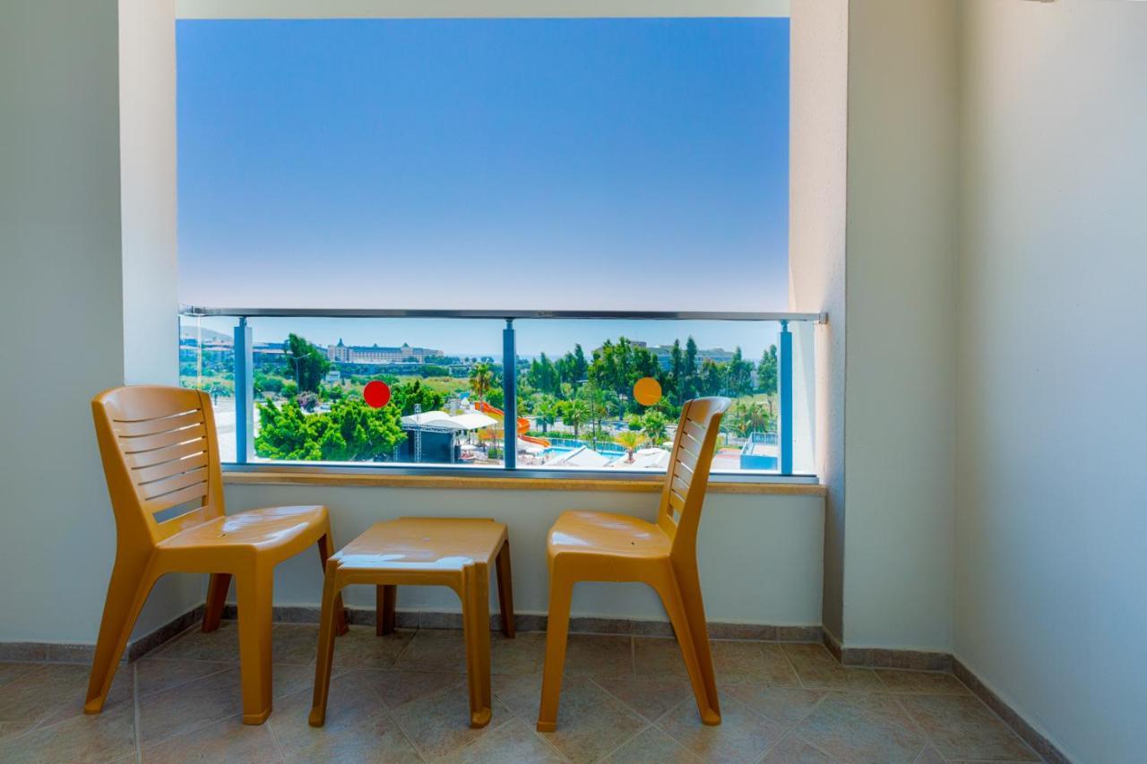 Double Room with Pool View,999103251:JPEG