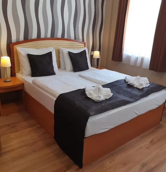Six Inn Hotel Budapest-1
