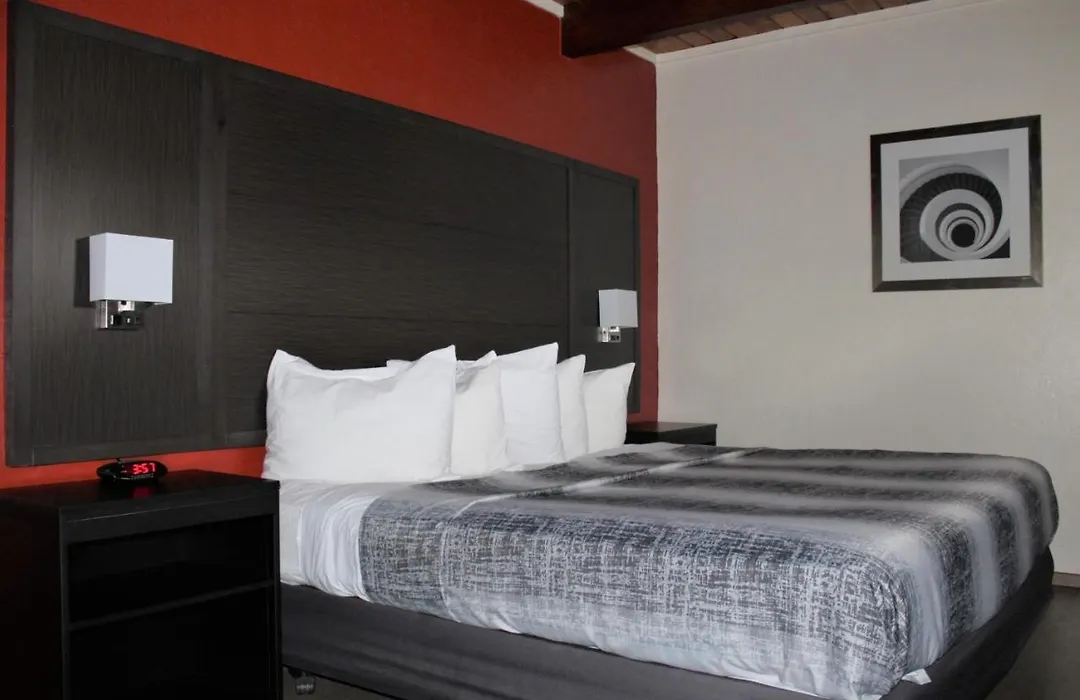 Lamplighter Inn-1