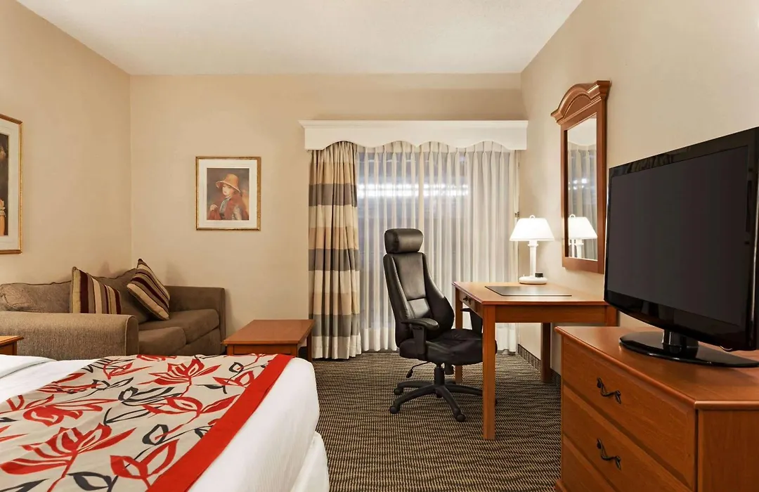 Ramada By Wyndham Fredericton-1