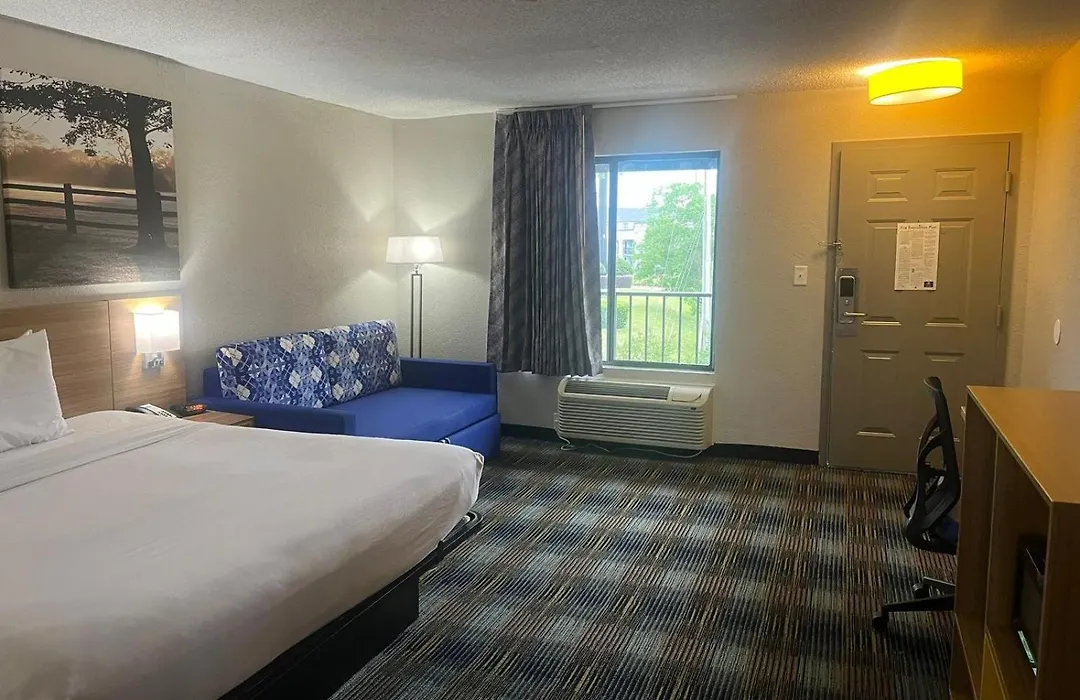 Days Inn & Suites By Wyndham Mobile-1