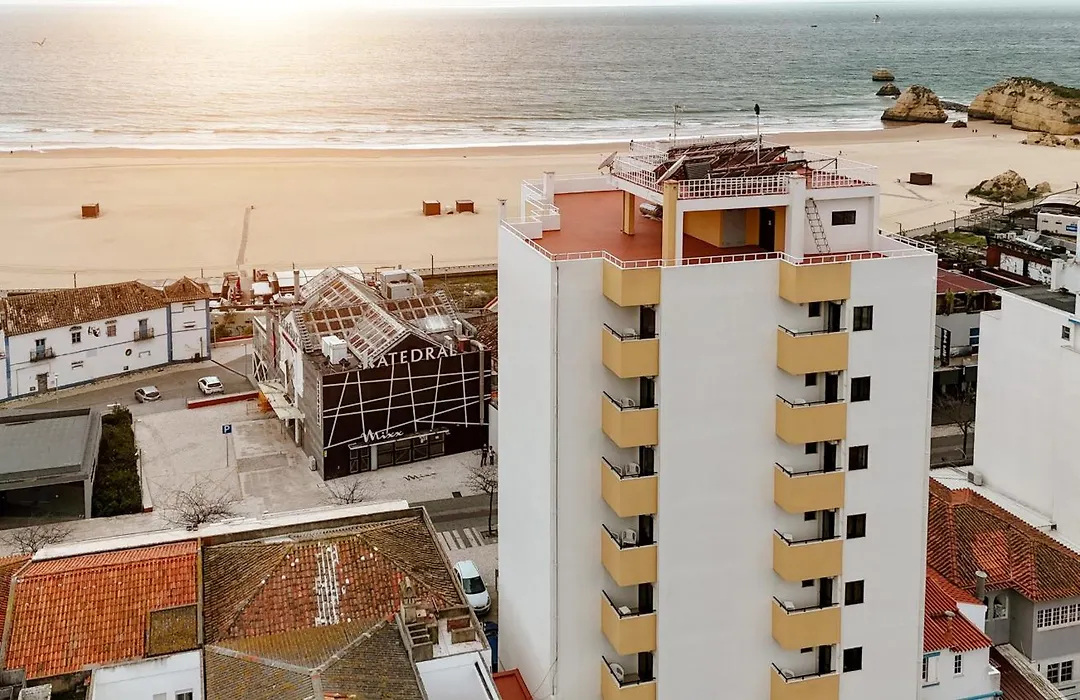 Hotel Avenida Praia-1