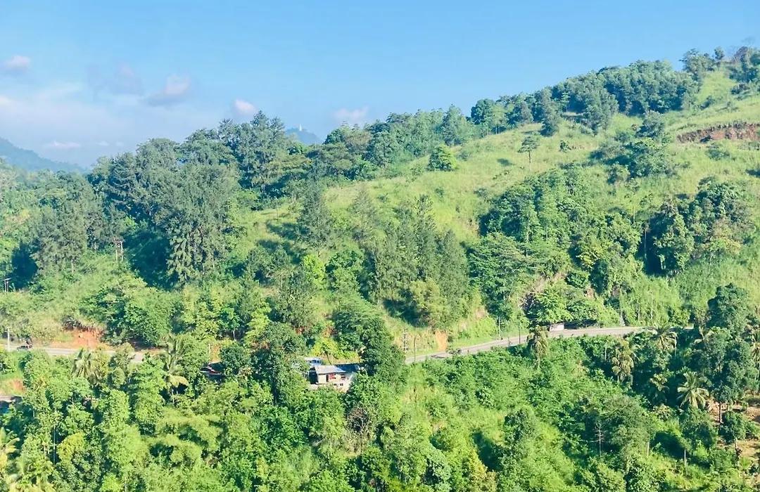 Riverbank Resort Gampola-1