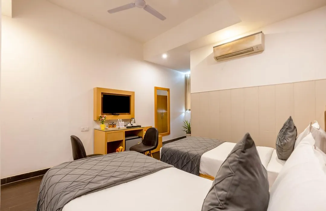 Hotel Tashree Near T3 - Free Airport Drop-1