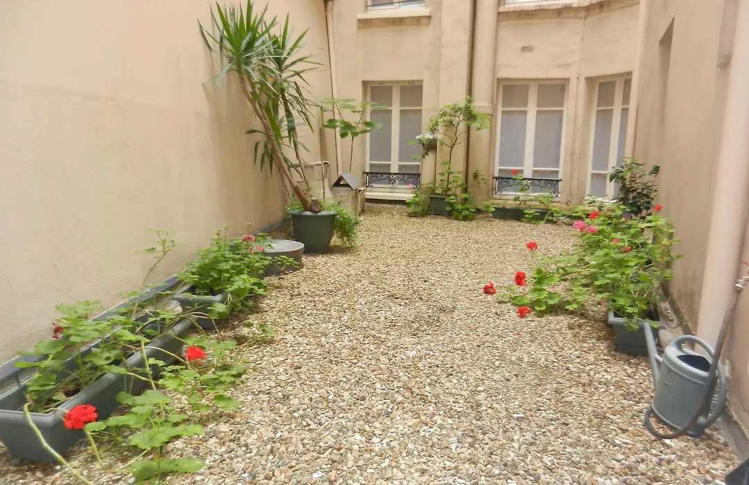 Hotel Du Pre-1